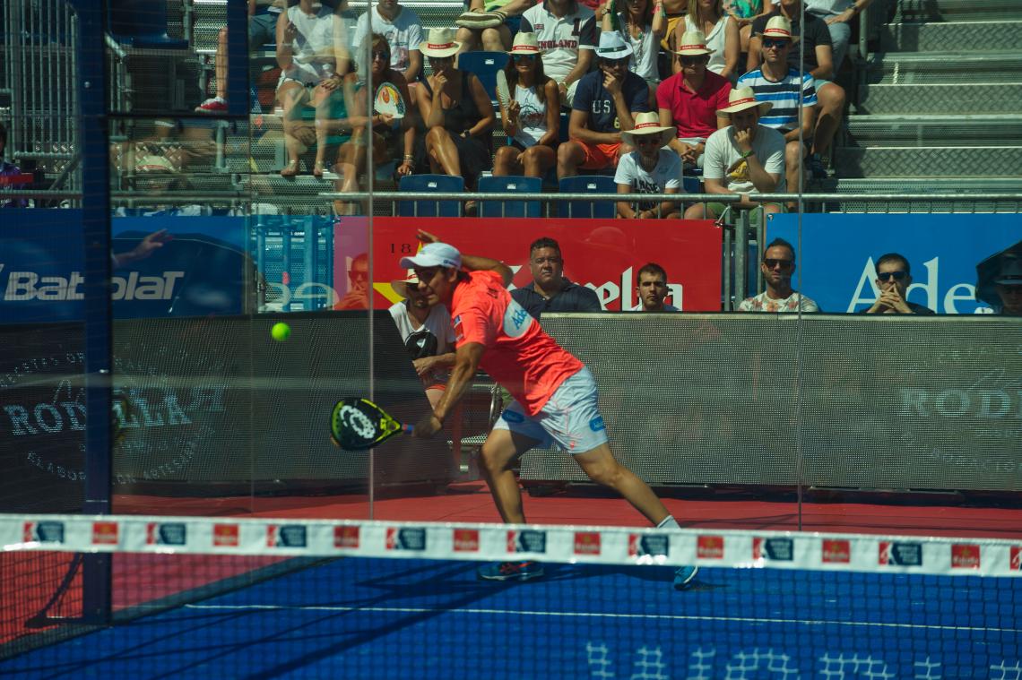 Fernando Belasteguín en la Plaza Mayor del Padel