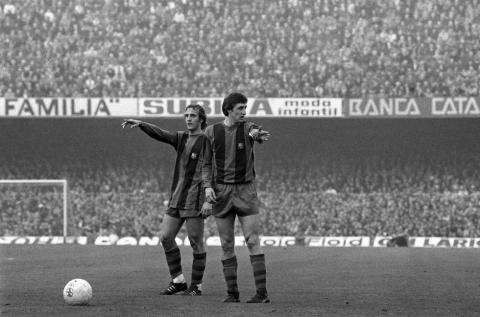 Fotografía de Raul Cancio en Diario Pueblo de Johan Neeskens (izquierda) y Johan Cruyff